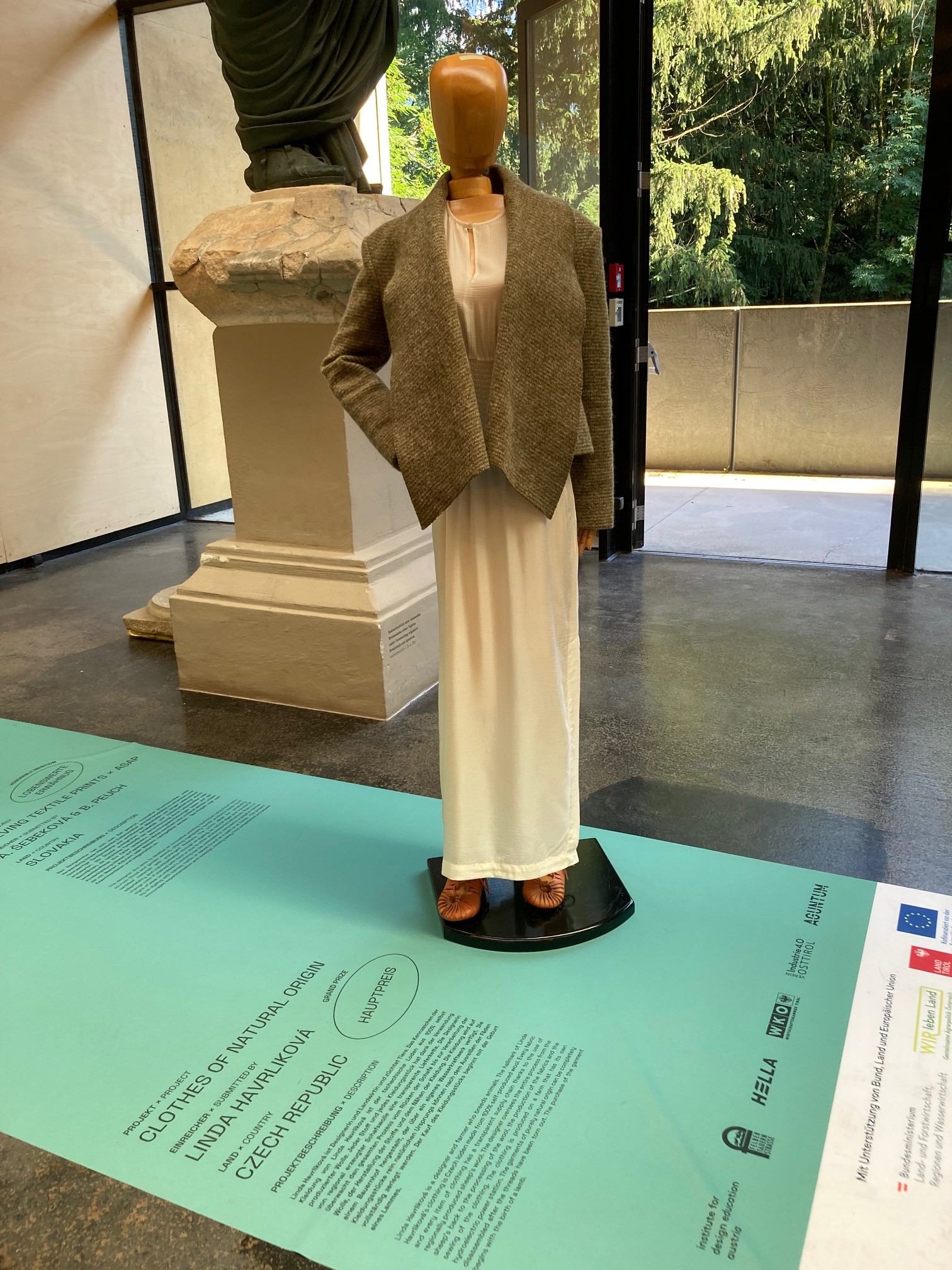 Die Projekte und Design-St&uuml;cke der diesj&auml;hrigen Preistr&auml;gerInnen sind noch bis 25. August im Museum Aguntum ausgestellt. Hier im Bild das Projekt "Clothes" von Linda Havrlikova aus Tschechien. Foto: Stangl