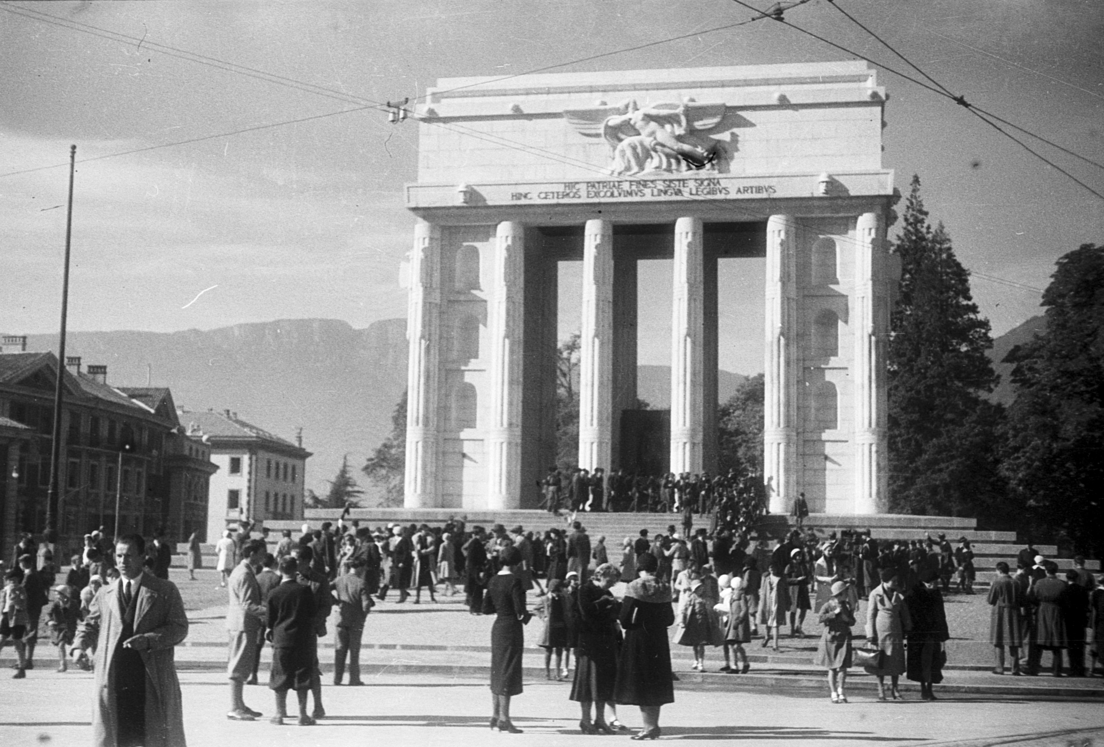 Das 1926 bis 1928 in Bozen errichtete &bdquo;Siegesdenkmal&ldquo; &ndash; Monument faschistischer Macht und Herrschaft, Aufnahme um 1930 &copy; Sammlung Robert Amort, L82720 &ndash; TAP