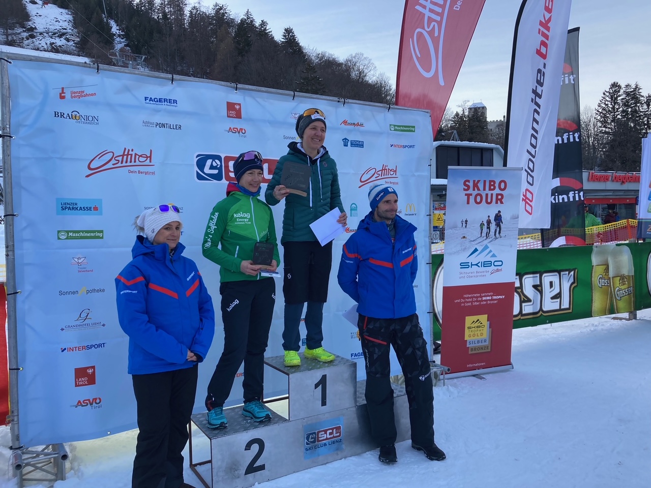 Siegespodest der Damenrennklasse, Foto: Stangl