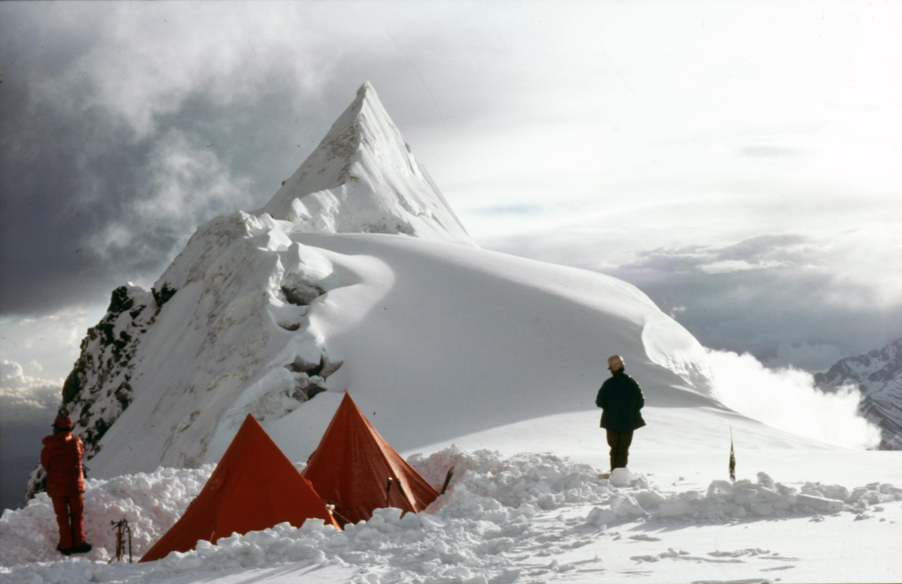 Lager II (5.800 m) am Westgrat des Fang (7.650 m), Himalaya/Nepal, 1980. Fotograf: Unbekannt; Sammlung Hermann Neumair &ndash; TAP