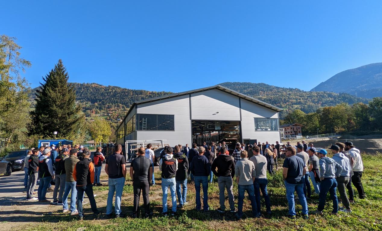 Viele der Osttiroler Mitarbeiter haben an der Grundsteinlegung teilgenommen