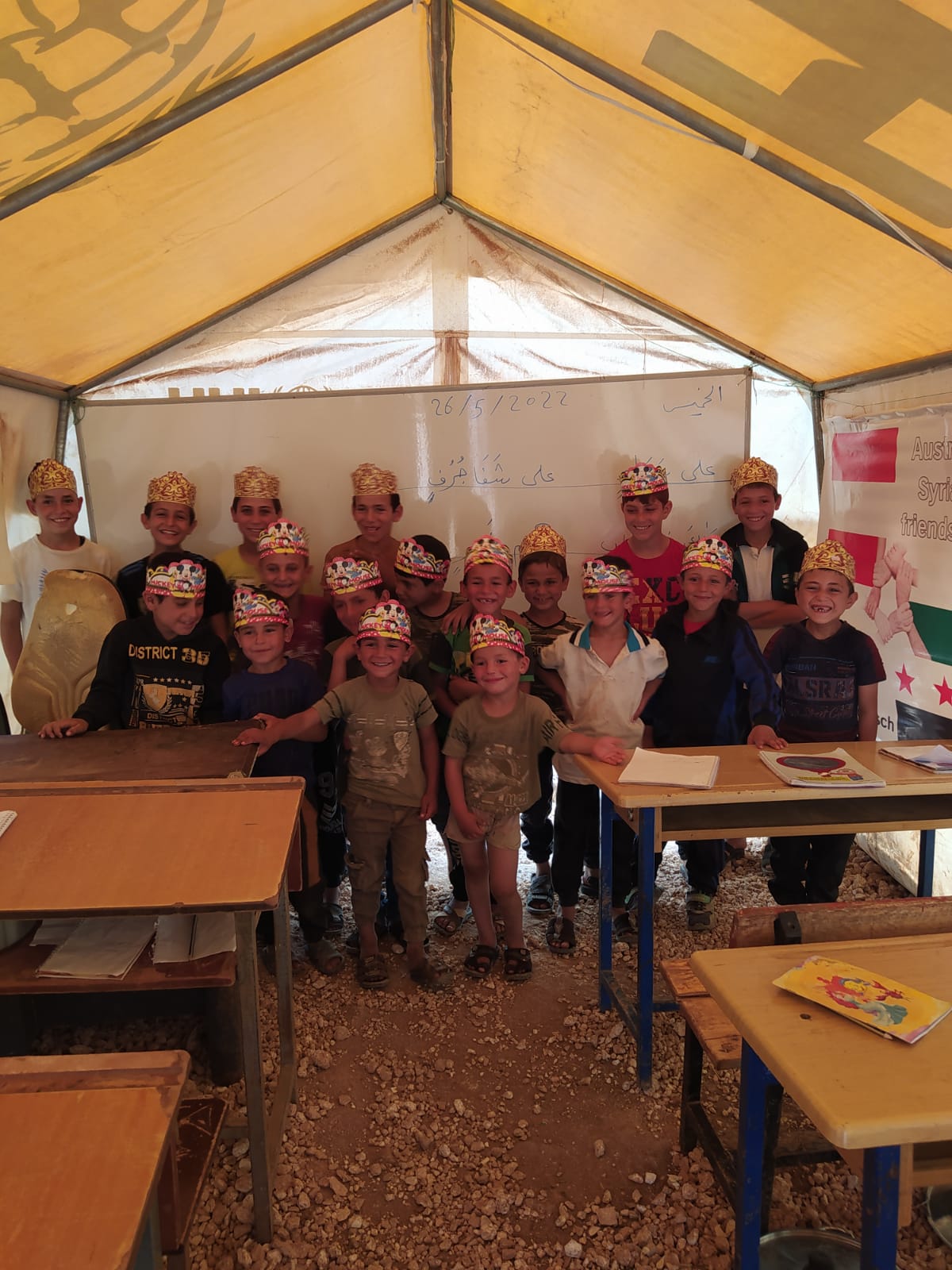Die "Lese-K&ouml;nige" in der Fl&uuml;chtlingsschule freuen sich &uuml;ber die Spenden aus Osttirol. Foto: Hassan Abo Ali