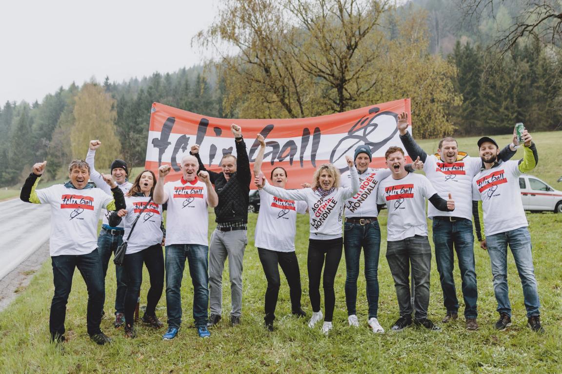 Der Gall-Fanclub trotzte dem Wetter. Foto: Expa Pictures