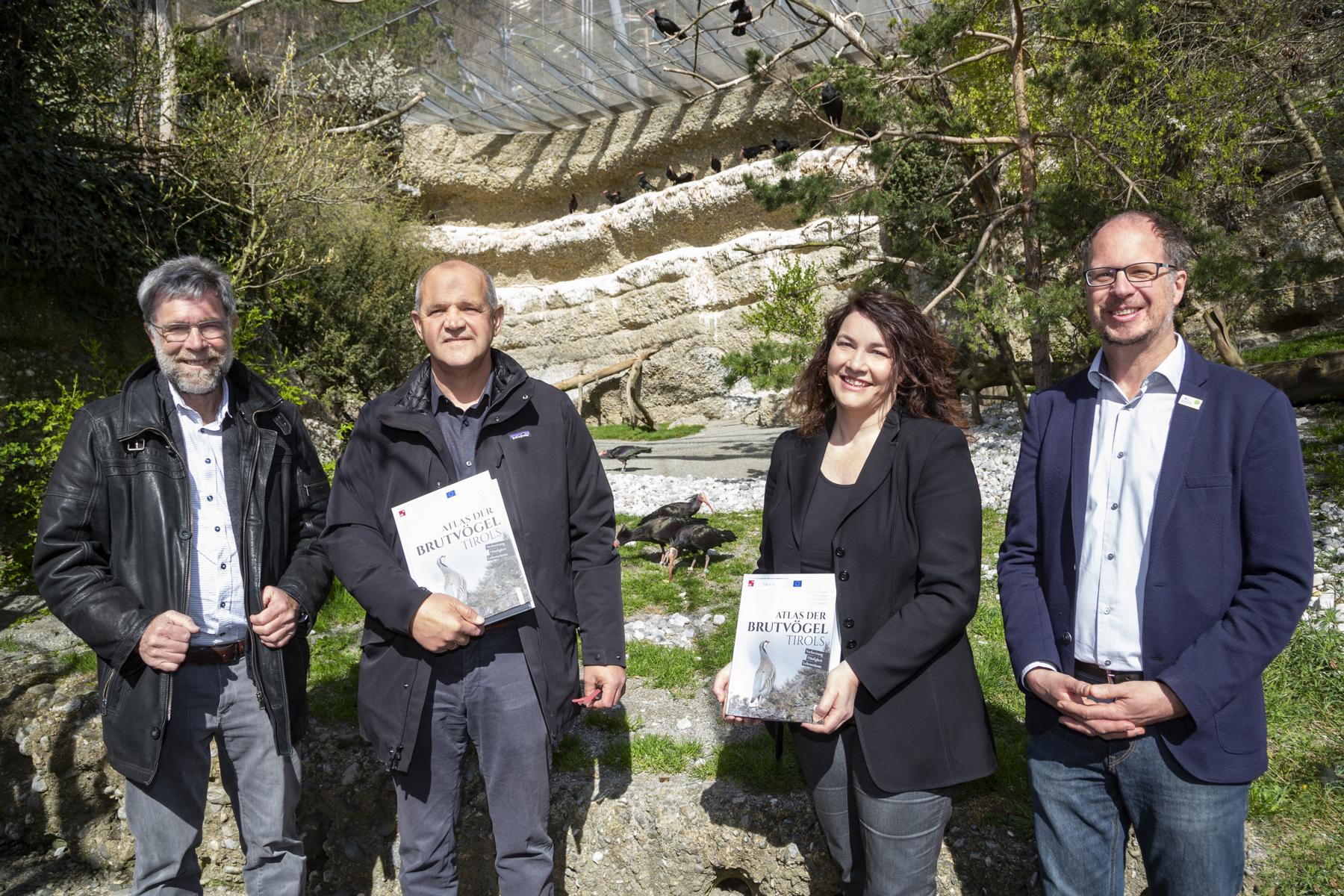.li.: Reinhard Lentner, Kurt Kapeller, LHStvin Ingrid Felipe und G&agrave;bor Wichmann, Foto: Land Tirol/Die Fotografen