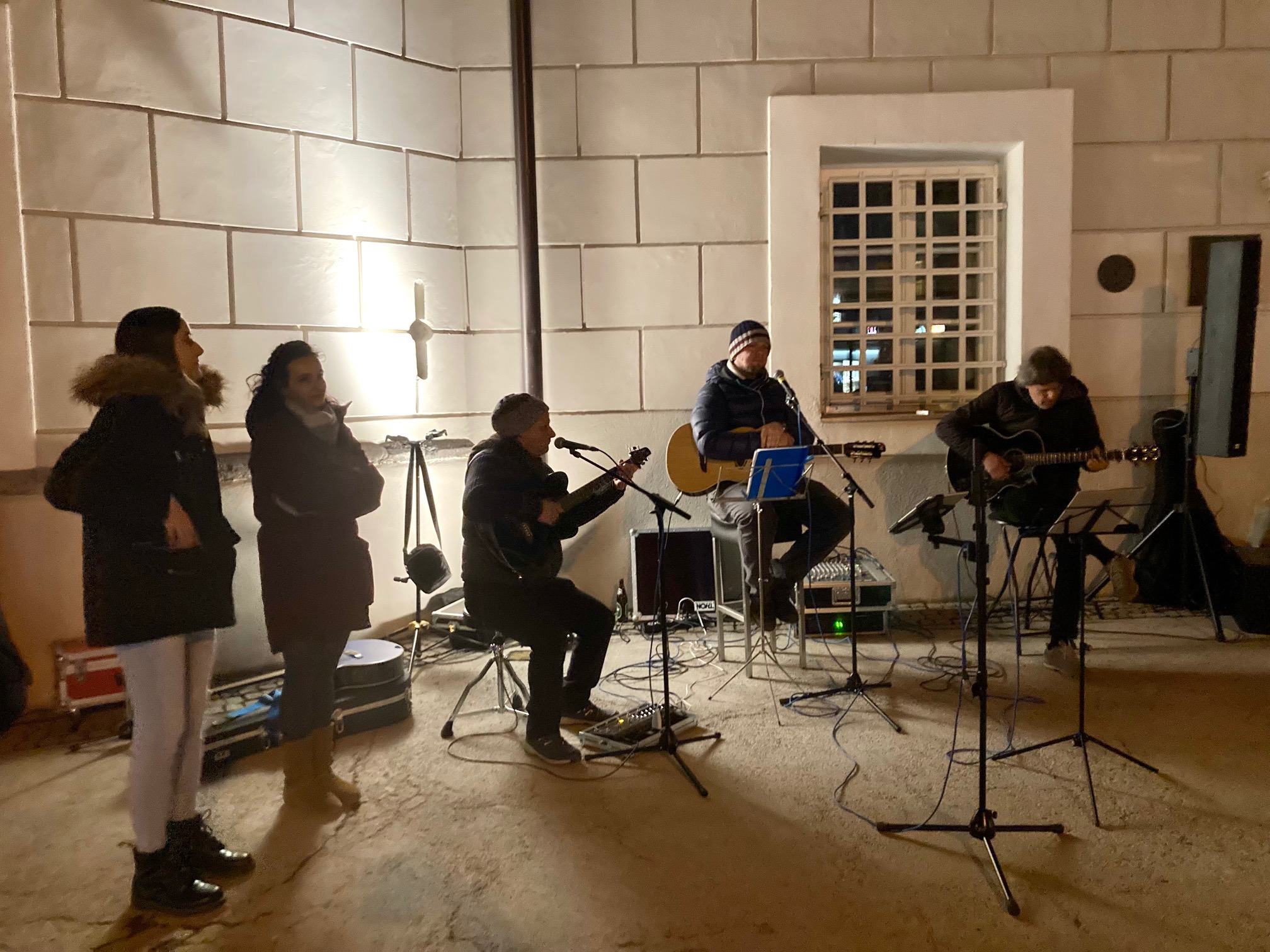 Sara Luma&szlig;egger, Andrea Gattermayr, Gabriel Forcher, Florian Mattersberger und Hannes Ladinig sorgten f&uuml;r die musikalische Umrahmung. Foto: Stangl