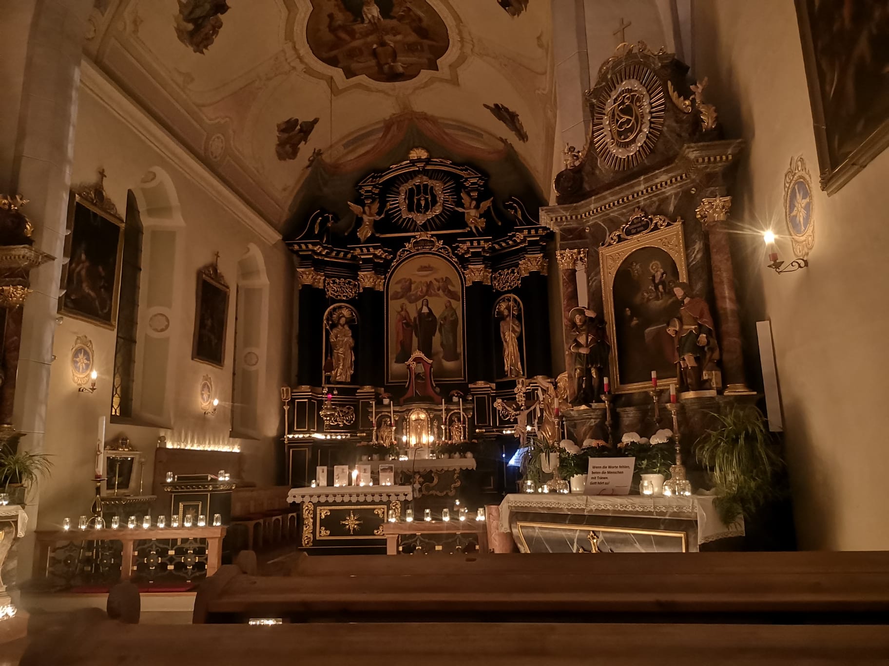 Und hier noch ein paar Eindr&uuml;cke vom n&auml;chtlichen Rundgang... in der Pfarrkirche Amlach. Foto: Mitterhofer