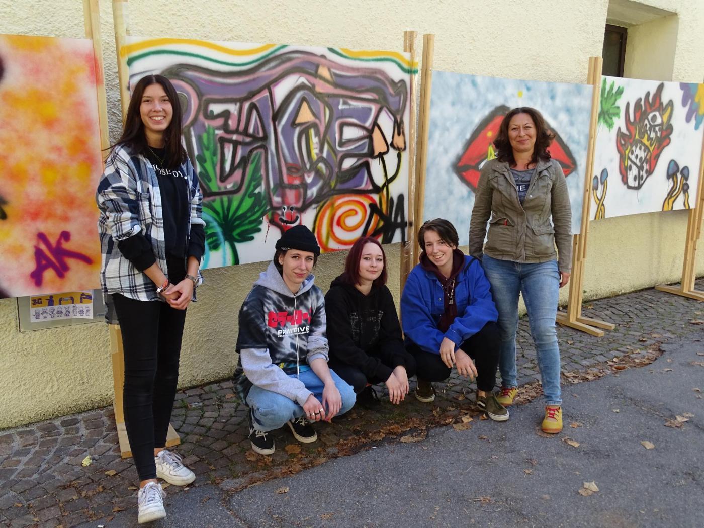 Graffitiworkshop mit Ioana-Carmen Pils. Foto: Di&ouml;zese Ibk/Webhofer