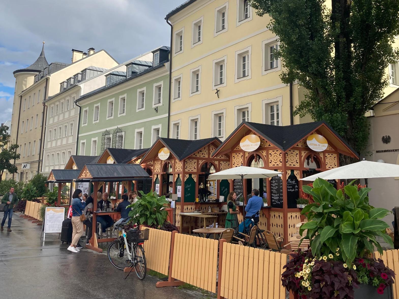 5 Wochen lang waren die Pavillons Treffpunkt f&uuml;r Genie&szlig;erInnen. Foto: Stangl