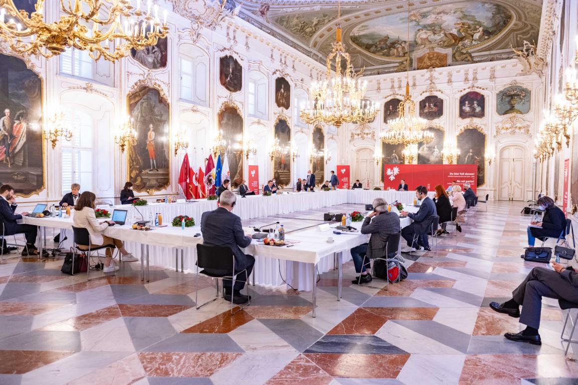 EVTZ-Vorstandssitzung im Riesensaal in der Innsbrucker Hofburg. Foto: Land Tirol/G.Berger