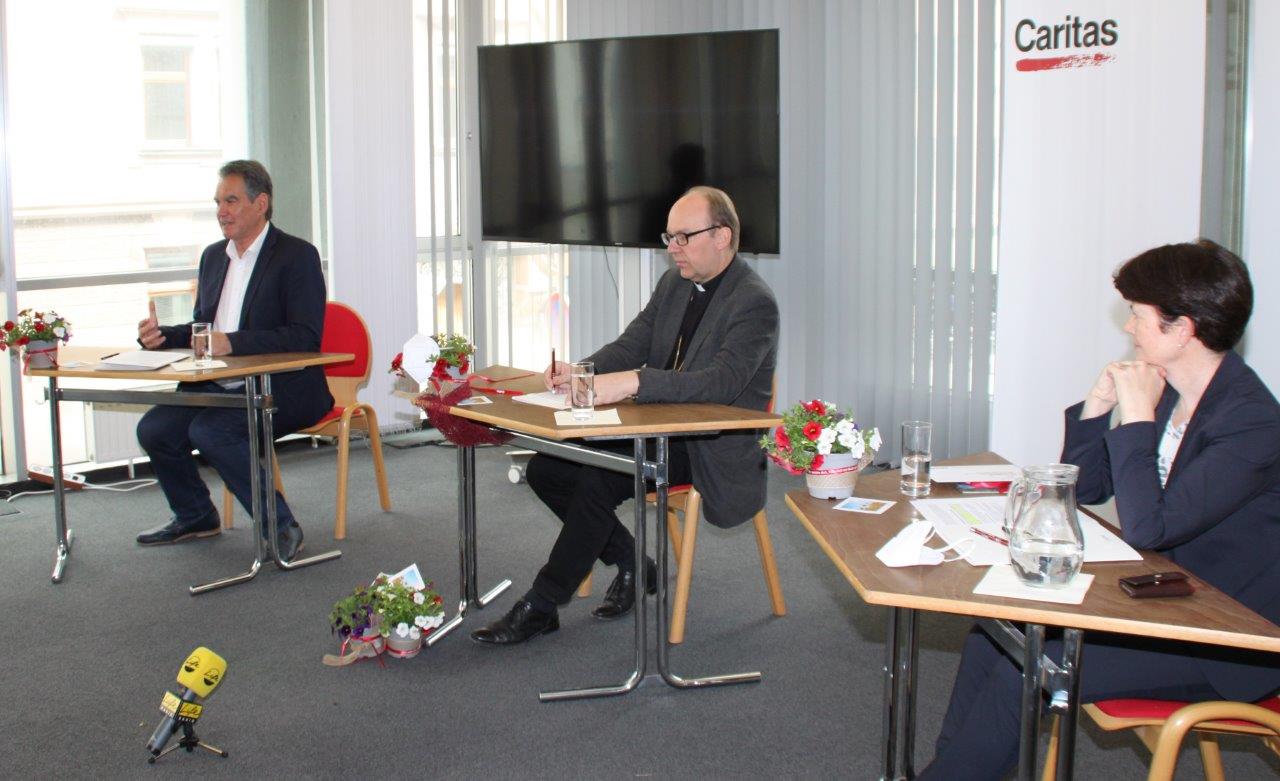 Caritasdirektor Georg Sch&auml;rmer, Bischof Hermann Glettler und Caritas-Dir-Stv. Elisabeth Rathgeb bei der Pressekonferenz, Foto: Caritas Tirol