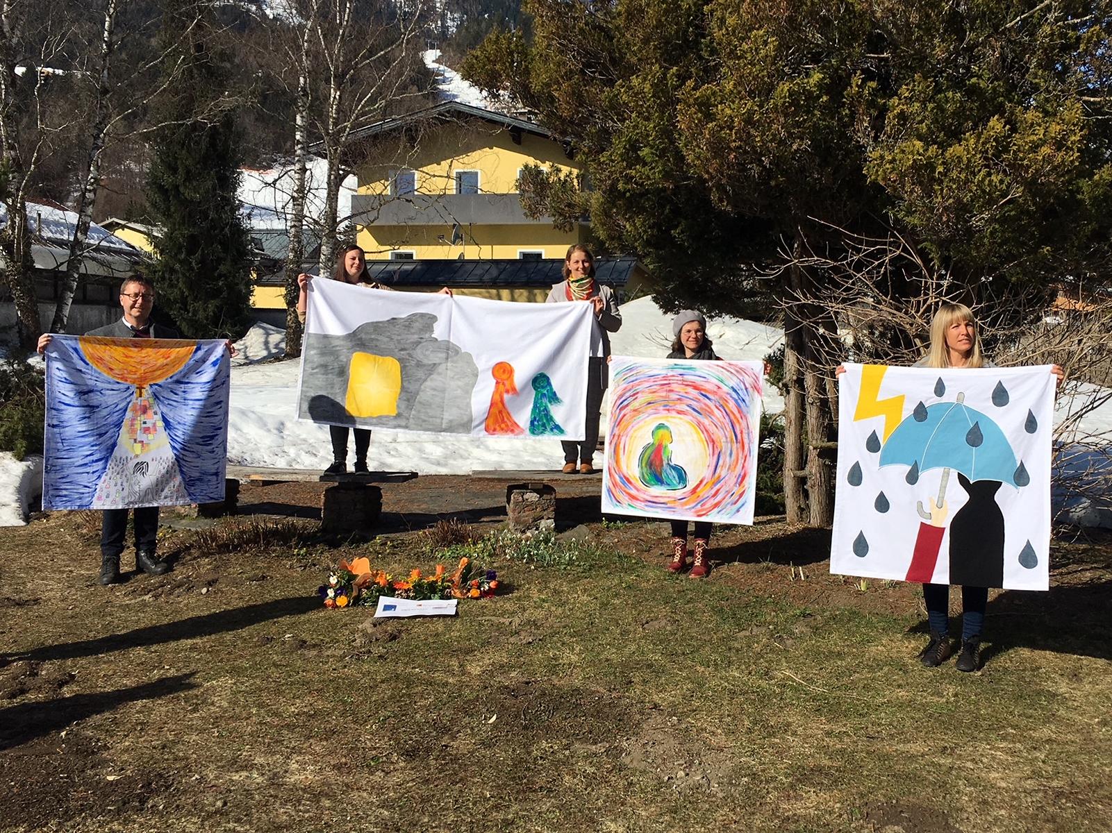 Auch Dekan Franz Troyer und die Jugendleiterin im Dekanat Lienz, Petra Egger freuen sich &uuml;ber die Initiative, Foto: Stangl