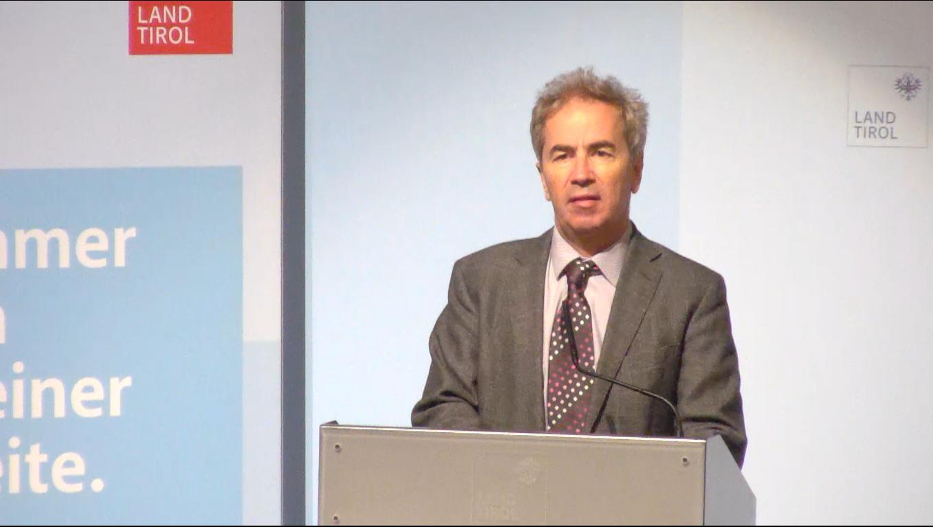 G&uuml;nter Weiss, Direktor der Universit&auml;tsklinik f&uuml;r Innere Medizin