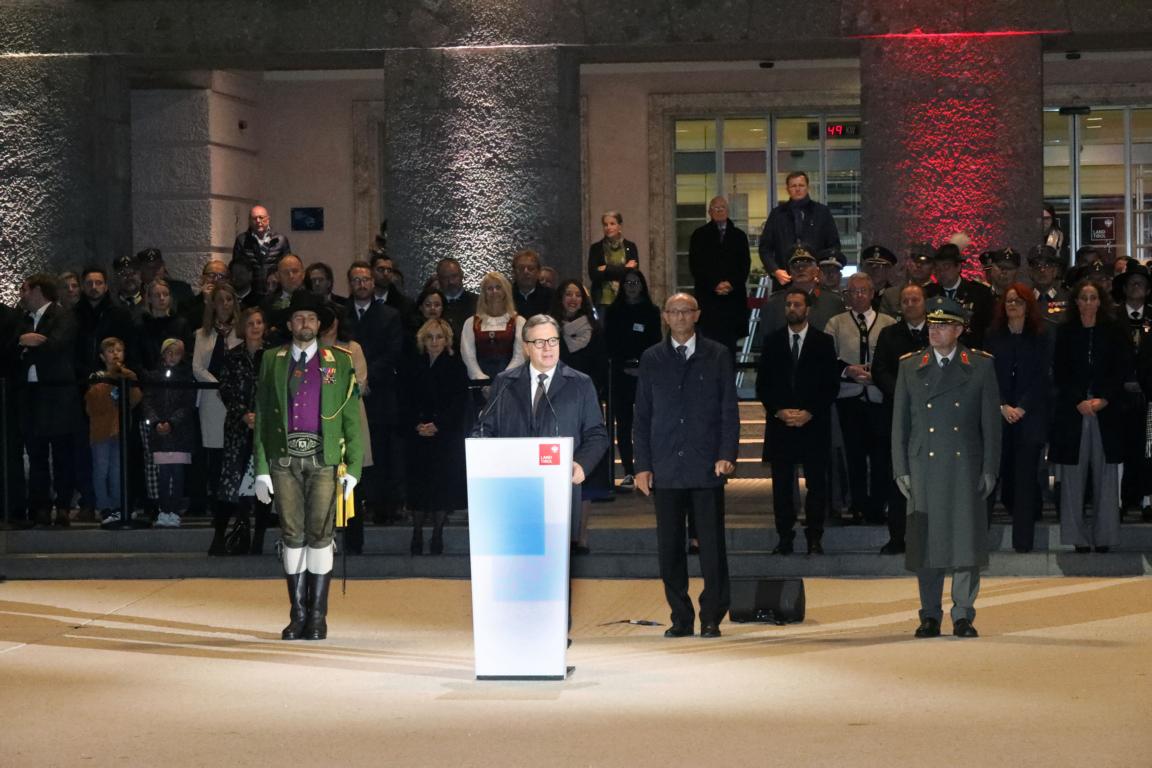 Nach 14 Jahren Amtszeit wendete sich der Landeshauptmann, nun au&szlig;er Dienst, G&uuml;nther Platter ein letztes Mal an die Bev&ouml;lkerung.