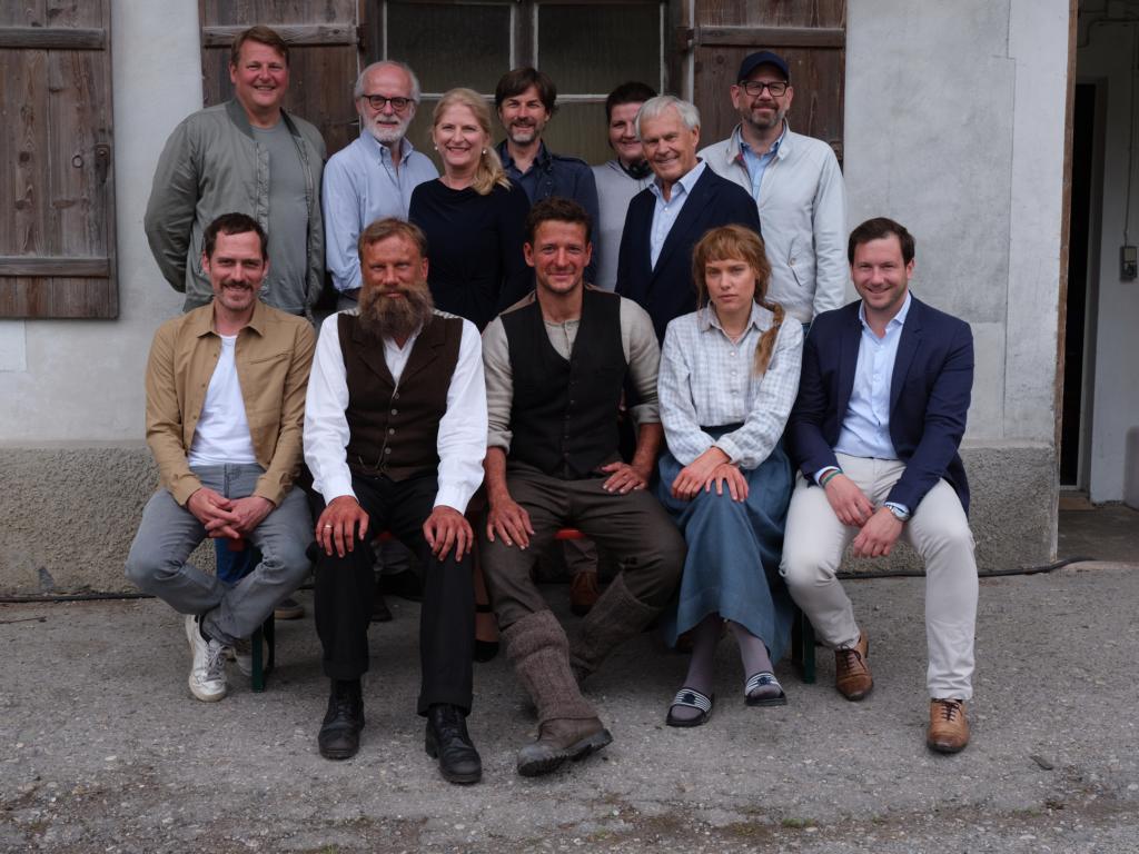 Hintere Reihe: Timm Oberwelland (Produzent TOBIS), Ulrich Limmer (Drehbuch), Judith Erber (FFF Bayern), Hans Steinbichler (Regie), Skady Lis (Produzentin TOBIS), Dieter Pochlatko (Produzent epo-film), Tobias Alexander Seiffert (Produzent TOBIS) Vordere Re