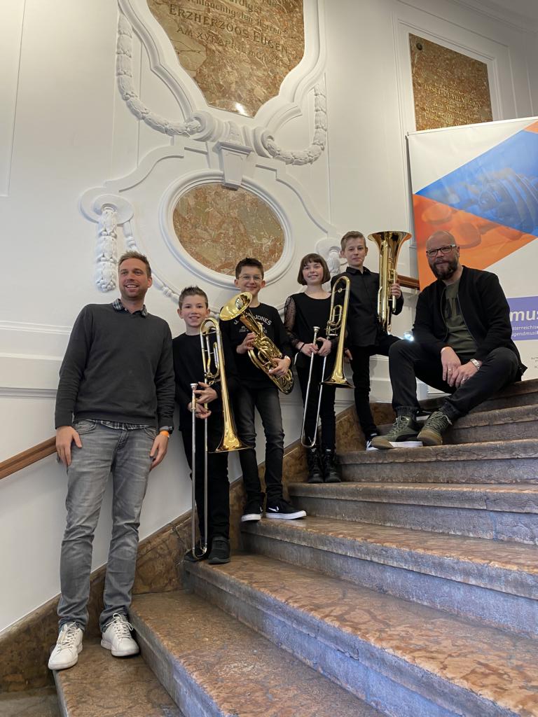 PO-TEN, &bull;	v.l.: Lehrer Manuel Wibmer, Jakob Steiner, Niklas Schett, Doreen Berger, Raphael Lanser, Lehrer Rainer Annewandter. Foto LMS