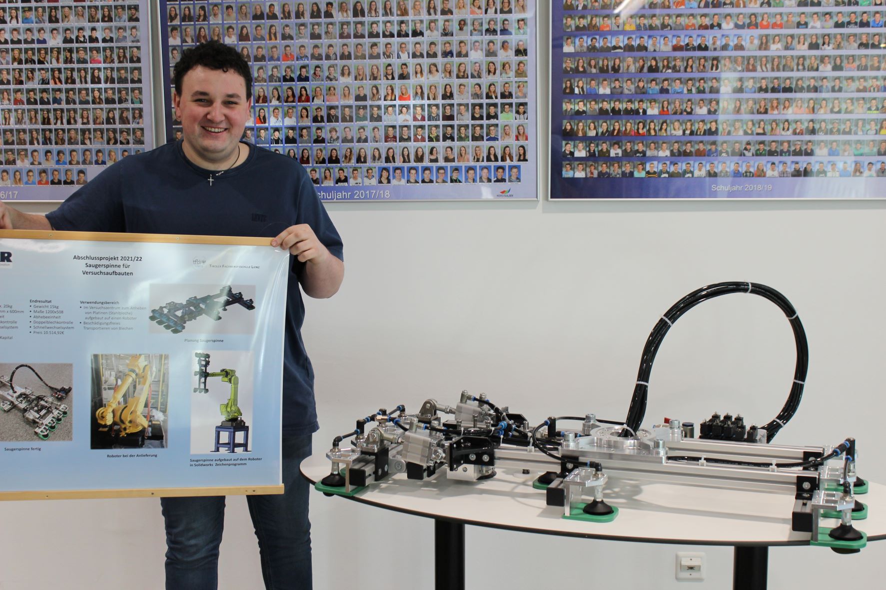 Andre Wibmer und Lukas Heinz entwarfen eine Saugerspinne, welche ein wichtiges Tool in der Produktionsstra&szlig;e ist.