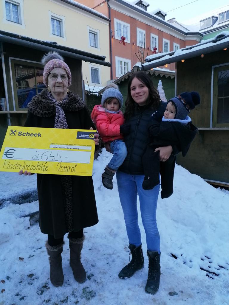 Obfrau Anni Kratzer und Sabrina K&ouml;fele mit ihren Kindern
