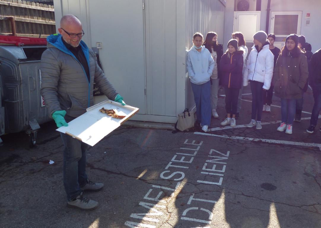Lebensmittelreste im Abfall kommen h&auml;ufig vor. Fotos: AVW Osttirol