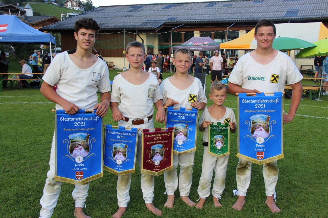 Simon Lang, Matth&auml;us Gander, Gabriel Mariner, Liam Rowain und Kevin Holzer brachten eine hervorragende Leistung in Saalbach.Foto: SU Matrei