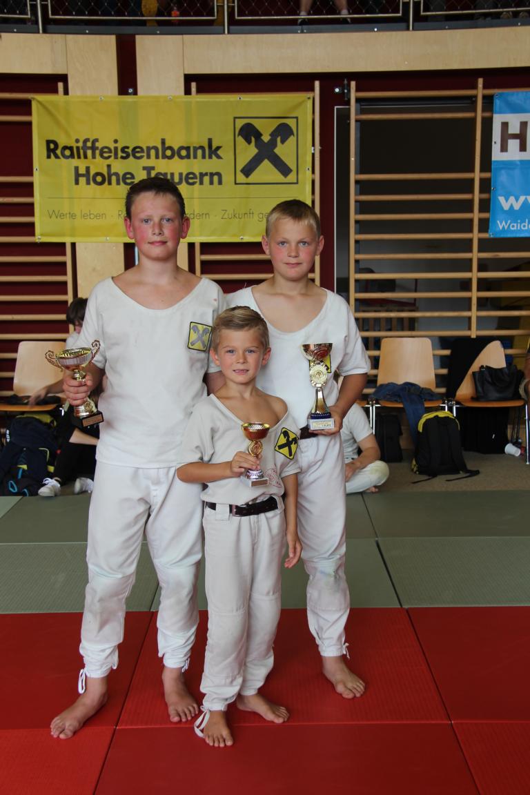 Matth&auml;us Gander, Liam Rowain und Gabriel Mariner lieferten in den Sch&uuml;lerklassen starke K&auml;mpfe ab. Foto: Union Matrei