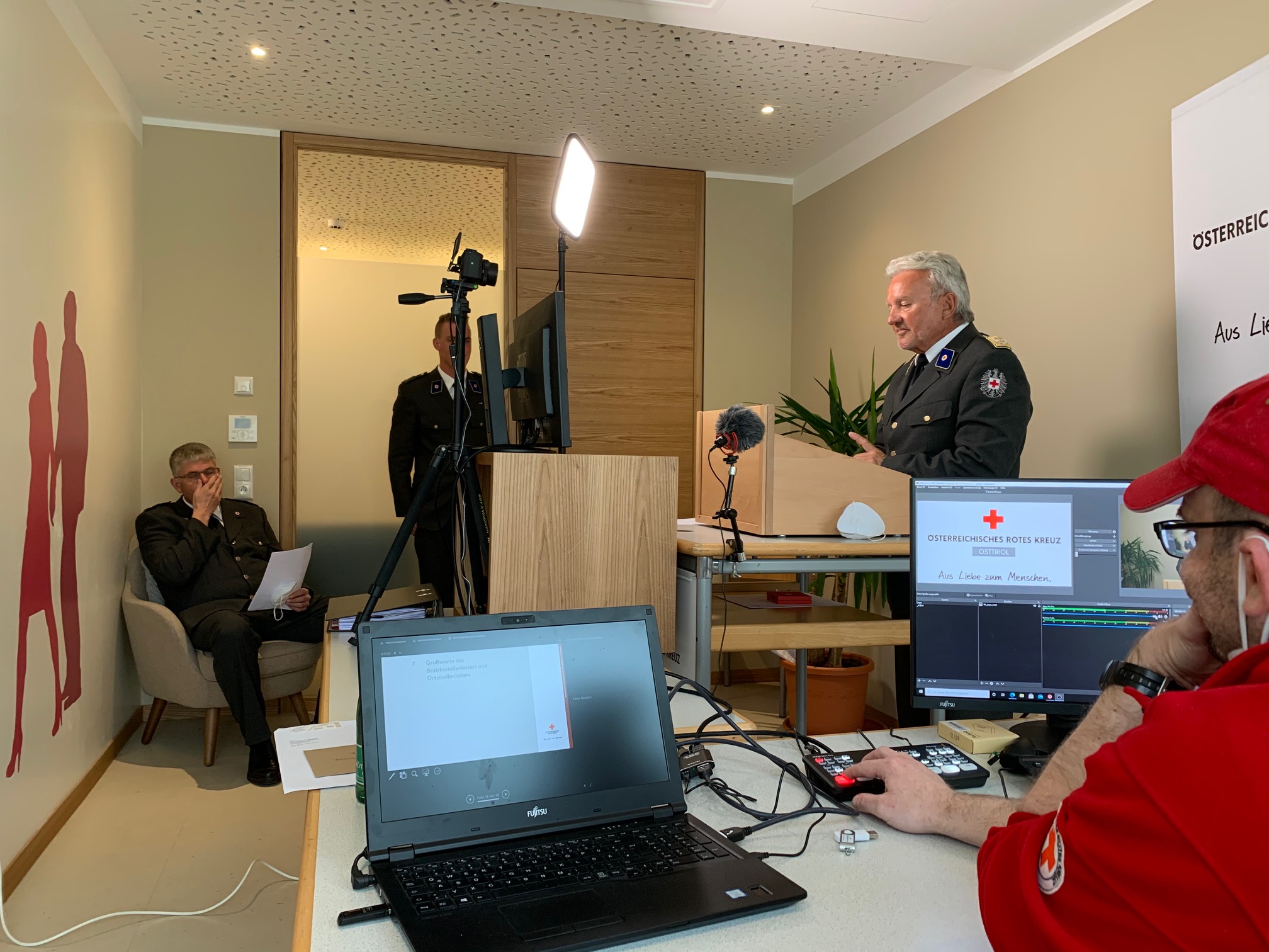 Alle Ortsversammlungen des Osttiroler Roten Kreuz wurden live mit einer Broadcasting-Software auf Youtube ausgestrahlt. Foto: &Ouml;RK Lienz