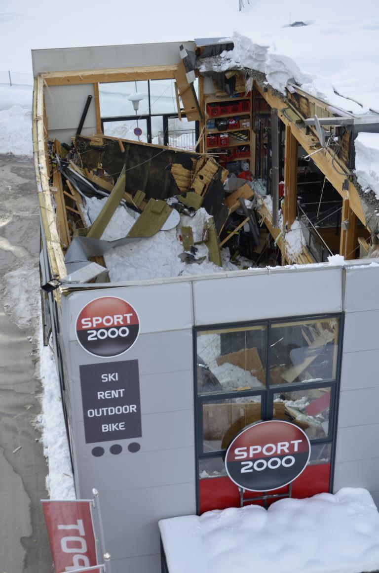 Blick aus dem Bergekorb der Feuerwehr-Drehleiter in das Geb&auml;udeinnere, Foto: Marktgemeinde Matrei