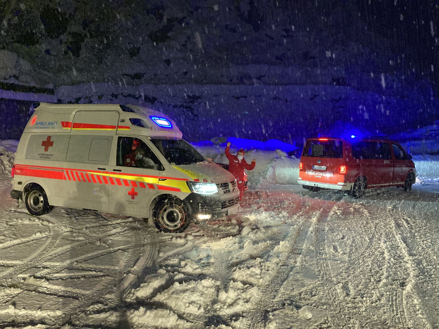 Auch in Thal-Assling waren die Einsatzkr&auml;fte unterwegs, und das bei starkem Schneefall.