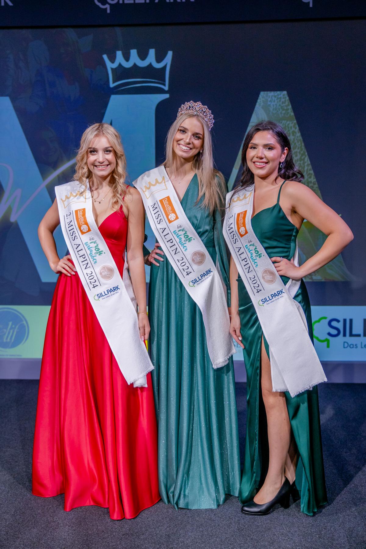 Die gl&uuml;ckliche Siegerin zusammen mit der Vize Miss Alpin 2024, Lea Nanton (links) und der dritten Miss Alpin 2024 Angelina Cukic.