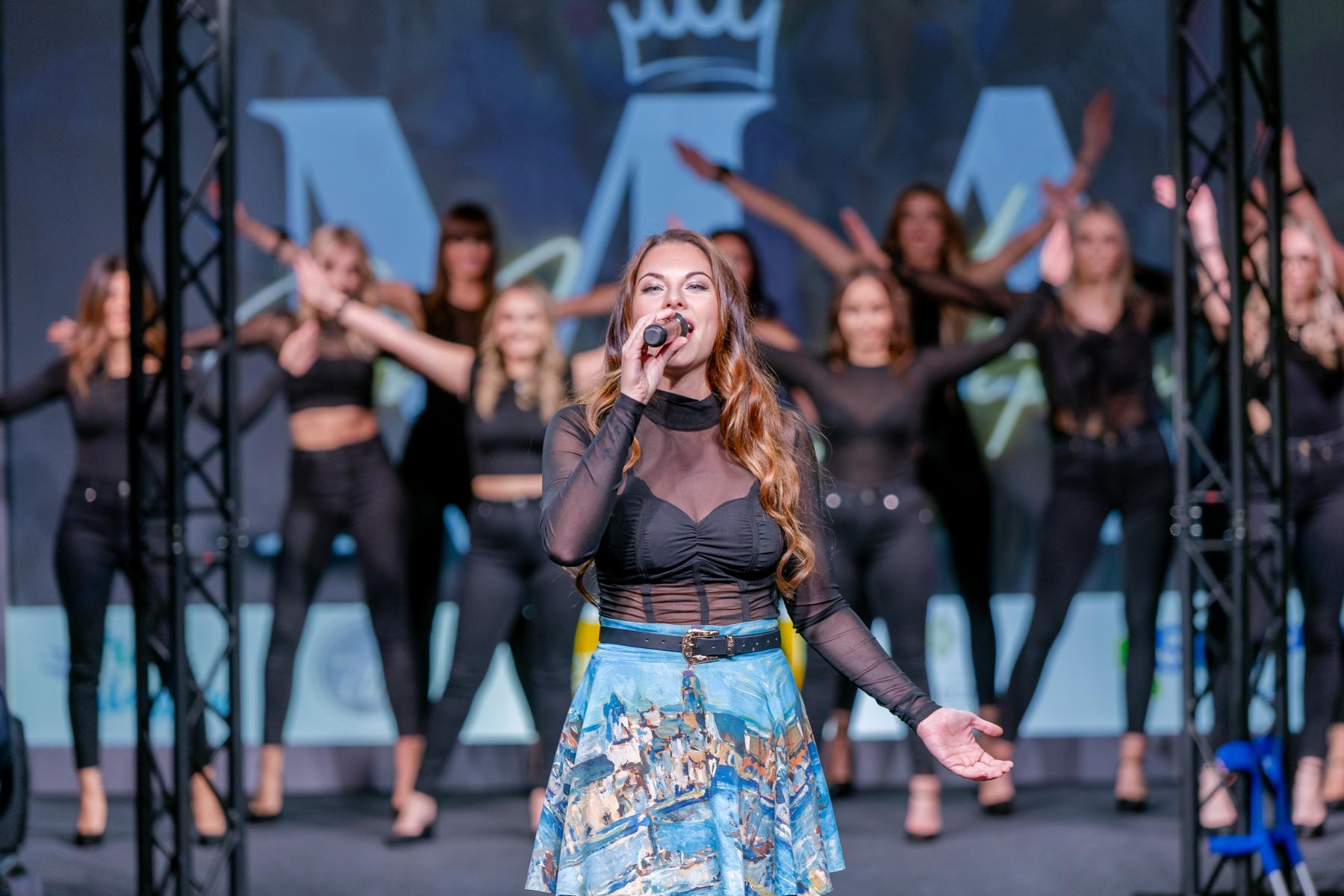 Sara de Blue aus Matrei war nicht nur in der Jury, sondern auch live on Stage.