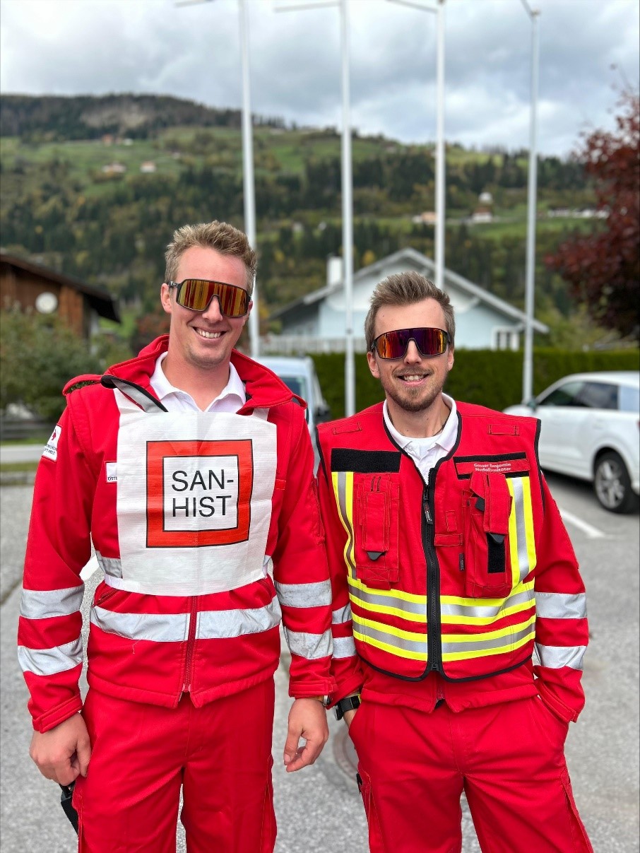 Foto: Valentina ERLSBACHER &Ouml;RK Osttirol. (v.l.n.r.) Die frisch gebackenen Einsatzleiter  des Roten Kreuzes Osttirol, Philipp Kleinlercher und Benjamin Gasser