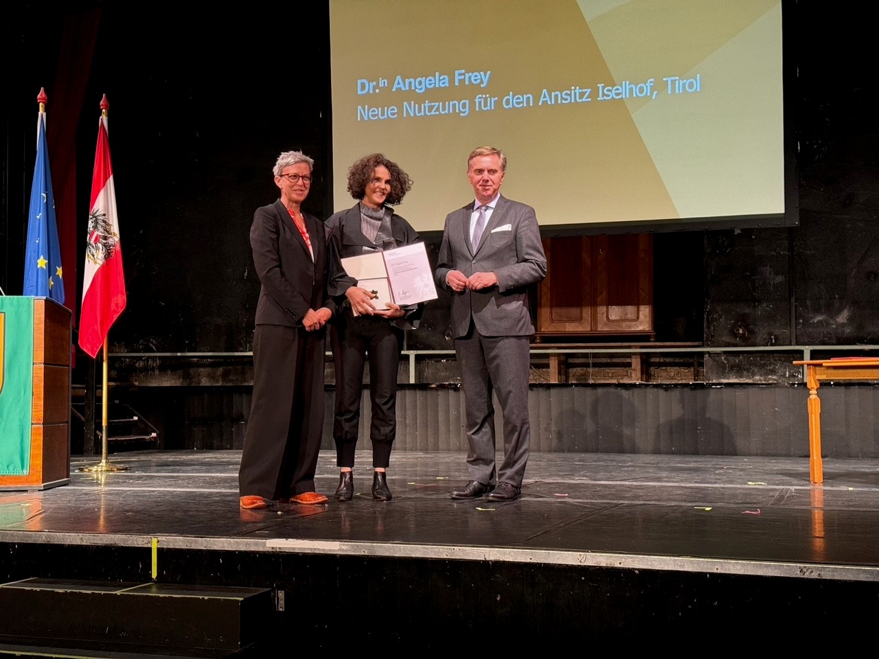 Sektionschefin f&uuml;r Kunst und Kultur Mag.a Theresia Niederm&uuml;ller, Dr. Angela Frey, Dr. Christoph Bazil, Pr&auml;sident des Bundesdenkmalamtes   Foto: Iselhof.at