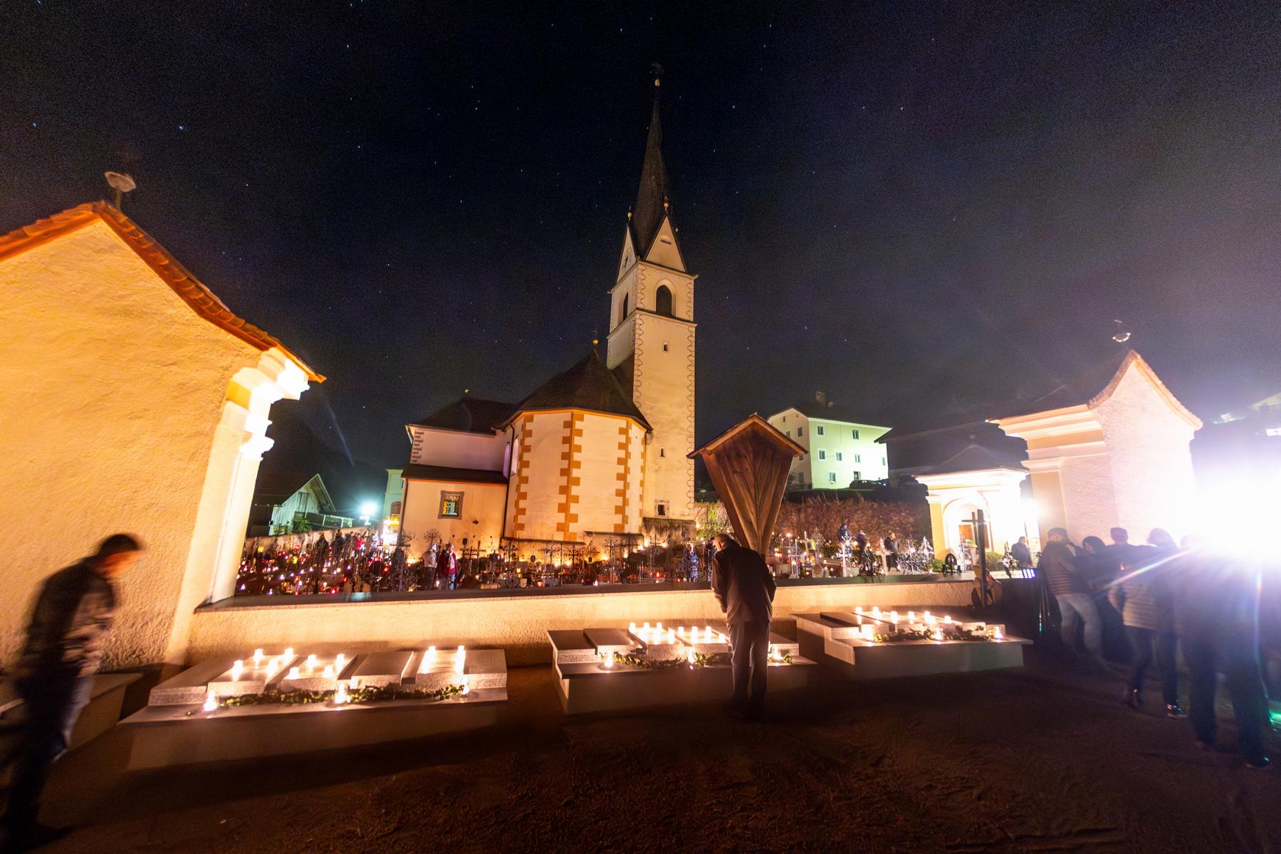Der neue Urnenfriedhof grenzt direkt an den historischen Friedhof. Foto: Brunner Images