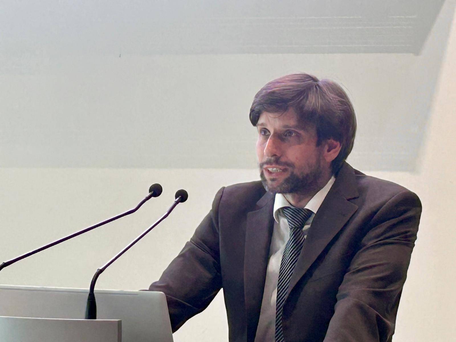 Mag. Oliver Reithofer vom Bundesministerium f&uuml;r Inneres (BMI) hob die Wichtigkeit der Aufgaben der Standesbeamten hervor.  Foto: Stadt Lienz