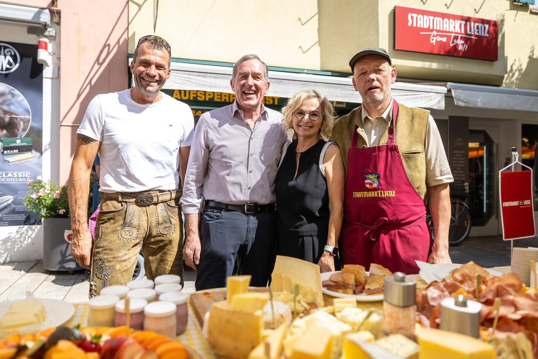 Hans Gumpitsch, DI Hermann Kuenz, LA B&uuml;rgermeisterin Dipl.-Ing. Elisabeth Blanik, Stadtmarktobmann Berno M&uuml;hlburger  Foto: Expa Groder