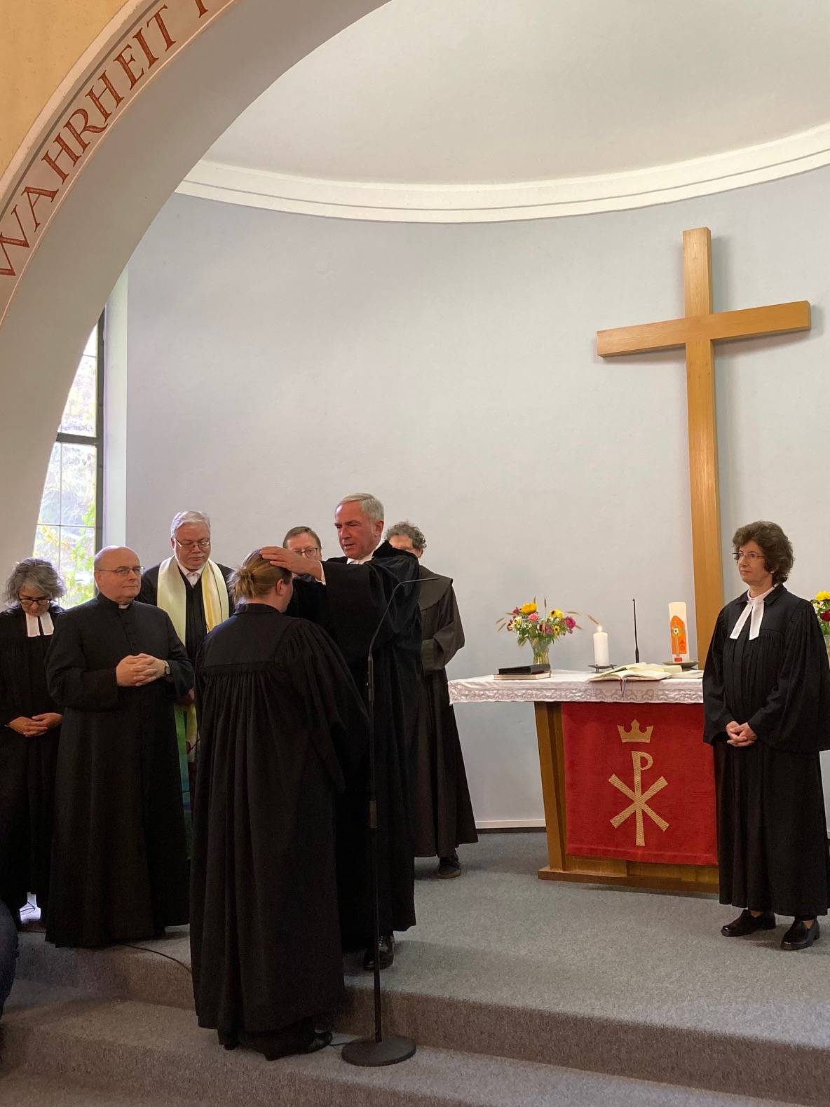 Amtseinf&uuml;hrung mit Segensw&uuml;nschen. Foto: Stangl