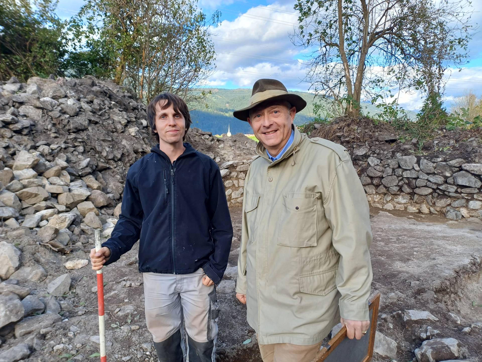 Paul Bayer und Dr. Heimo Dolenz, Leiter der Abteilung Arch&auml;ologie des K&auml;rntner Landesmuseums.