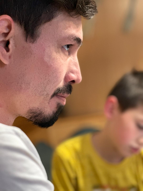 Mohammad Hosseini ist als junger Mann von Afghanistan nach &Ouml;sterreich gefl&uuml;chtet und wird beim Planspiel am Samstag seine Erfahrung teilen.  (Fotos: Begegnungsraum Osttirol)