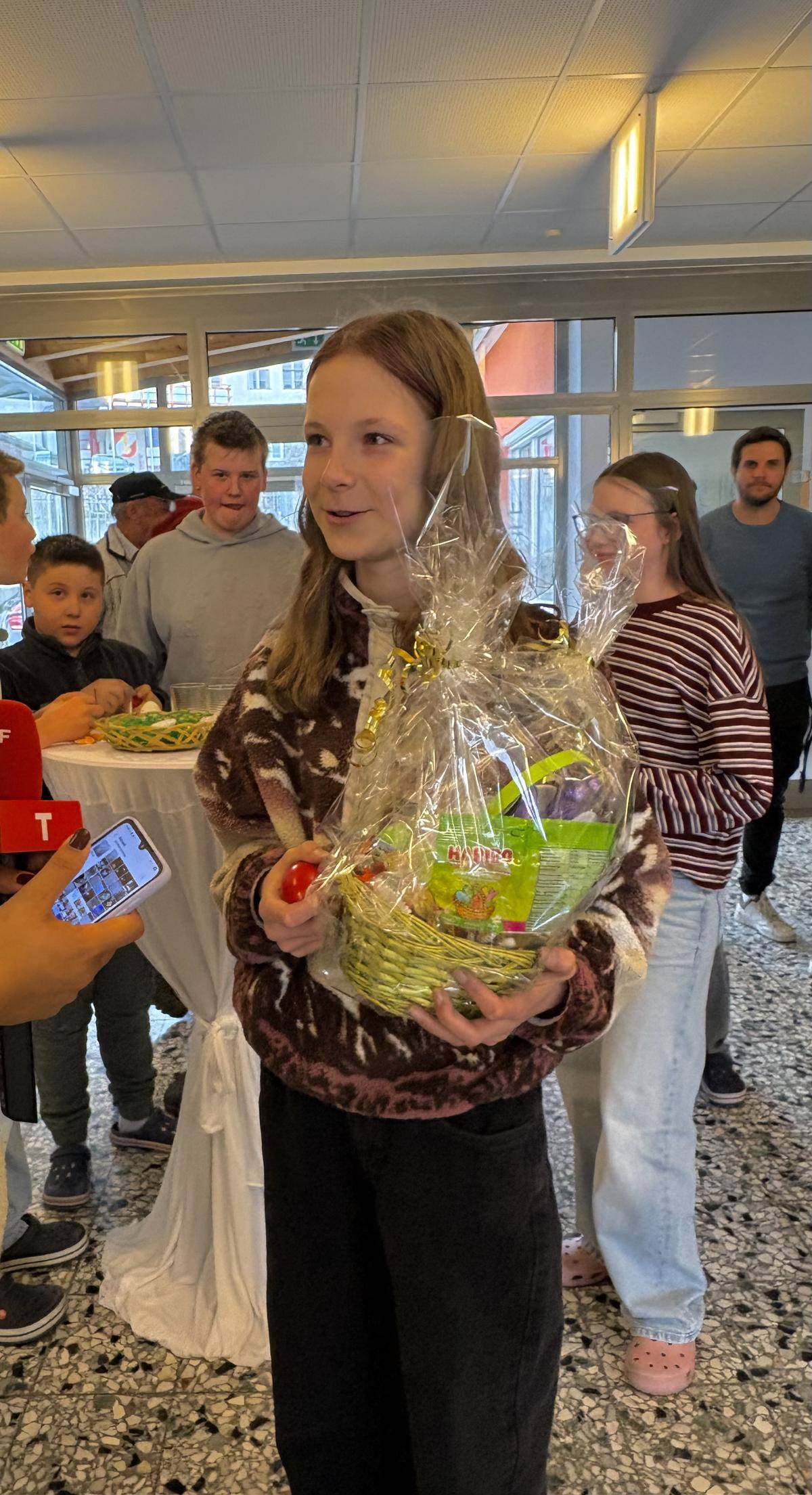 Die Siegerin im Eierpecken, Alina Maier. Foto: MS Virgen