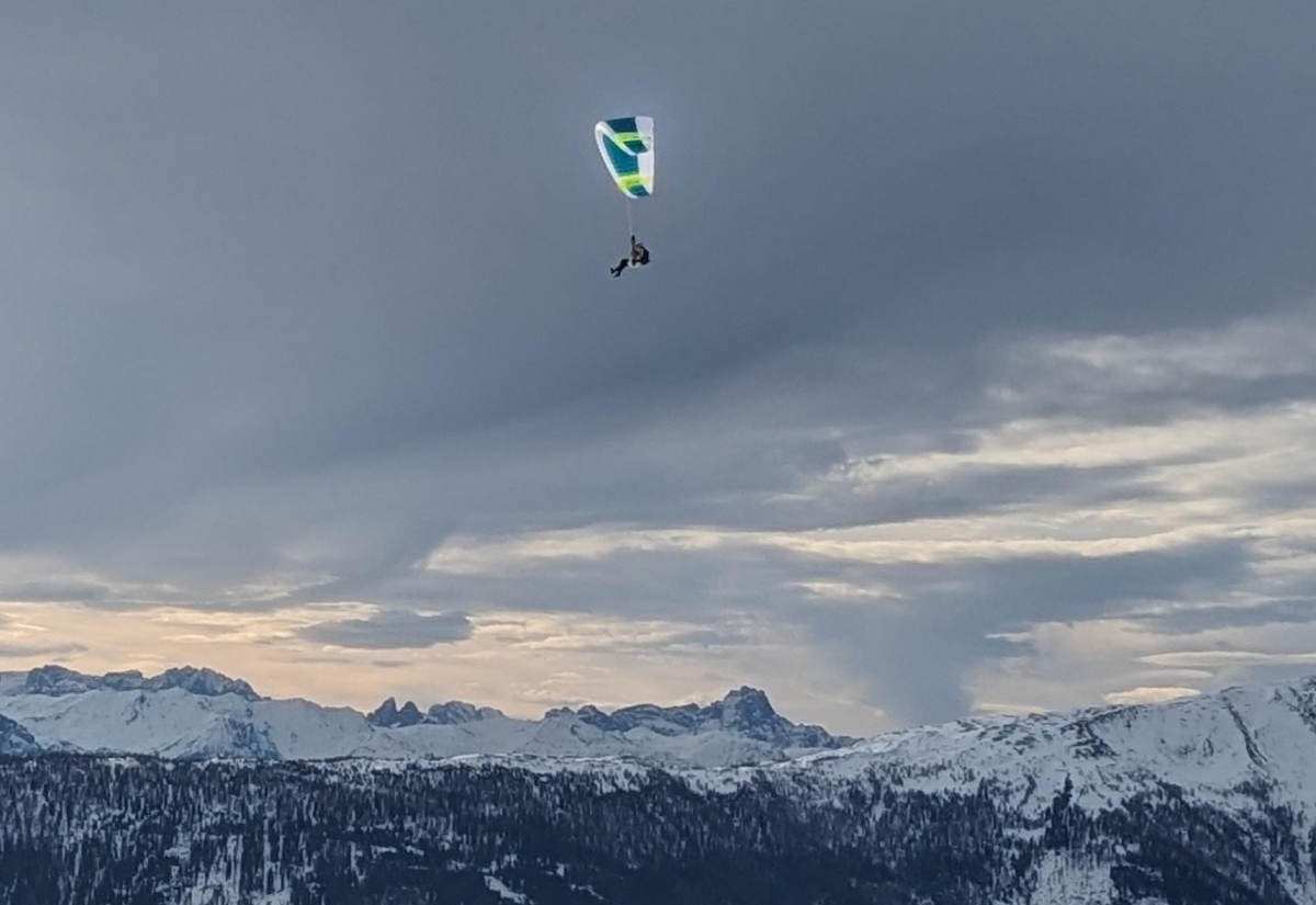 Unter freiem Himmel &ndash; Paragleiten im Winter
