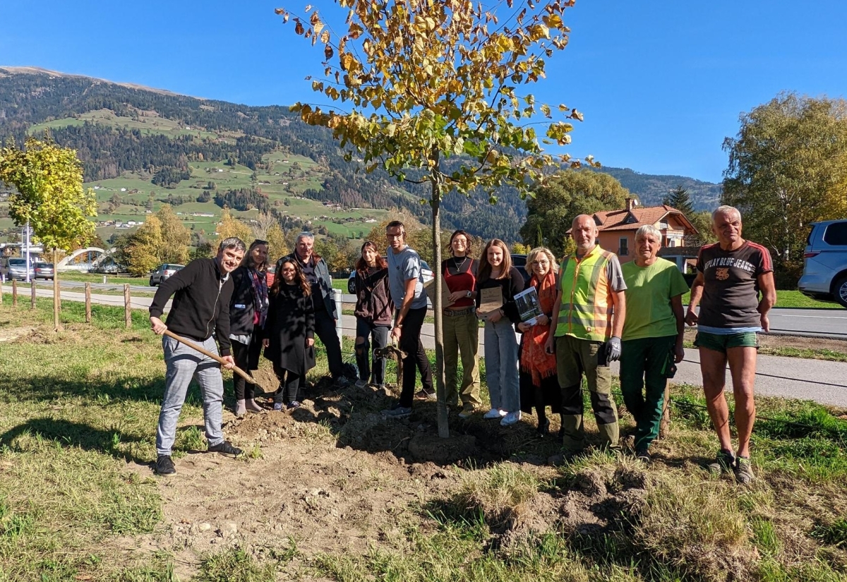 Baumpaten pflanzten eine neue Allee in Lienz