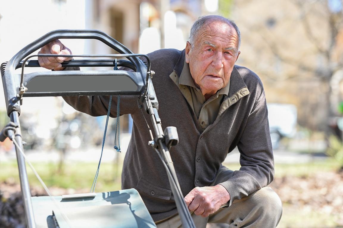 Projekt Nr. 24: Rasenschnitt automatisch ausleeren