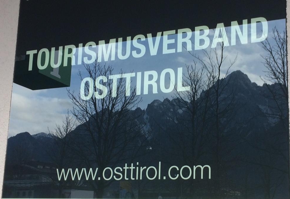 Tourismusvollversammlung mit Maske oder Livestream