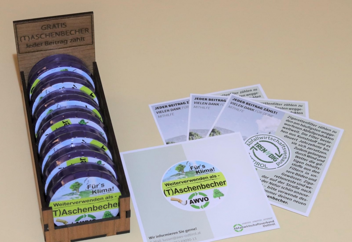 Mit Taschenbechern gegen umweltsch&auml;dliche  Zigarettenkippen