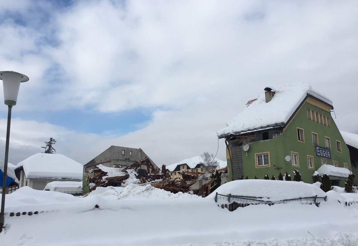 Versteigerungshalle wird nach Einsturz abgerissen