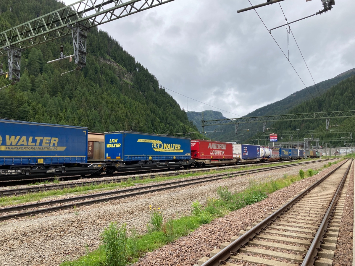 Rollende Landstra&szlig;e &uuml;ber den Brenner schw&auml;chelt