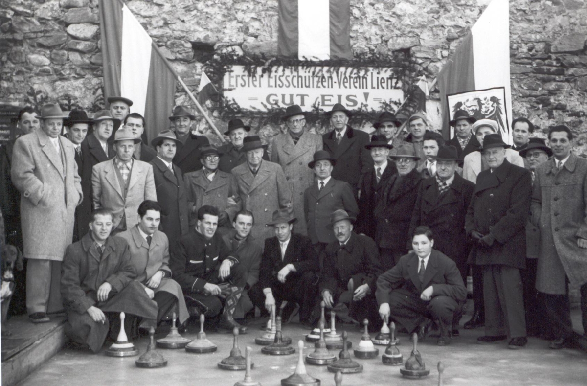Lienzer Hauptplatz l&auml;dt zum winterlichen Sportvergn&uuml;gen