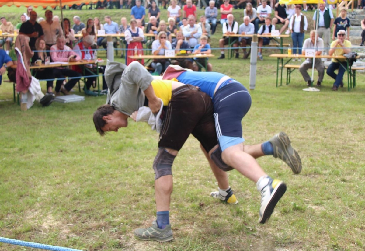 Osttiroler Ranggler k&ouml;nnen auch &bdquo;ringen&ldquo;