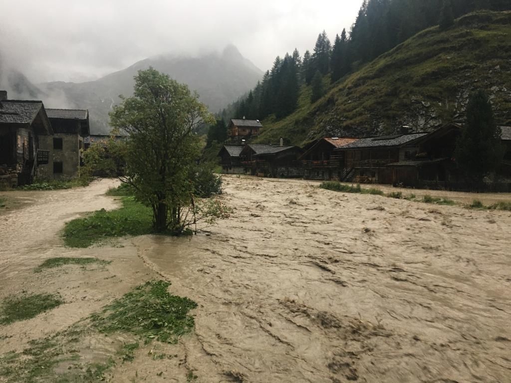 30j&auml;hriges Hochwasser in Hinterbichl, Sch&auml;den im Gschl&ouml;ss