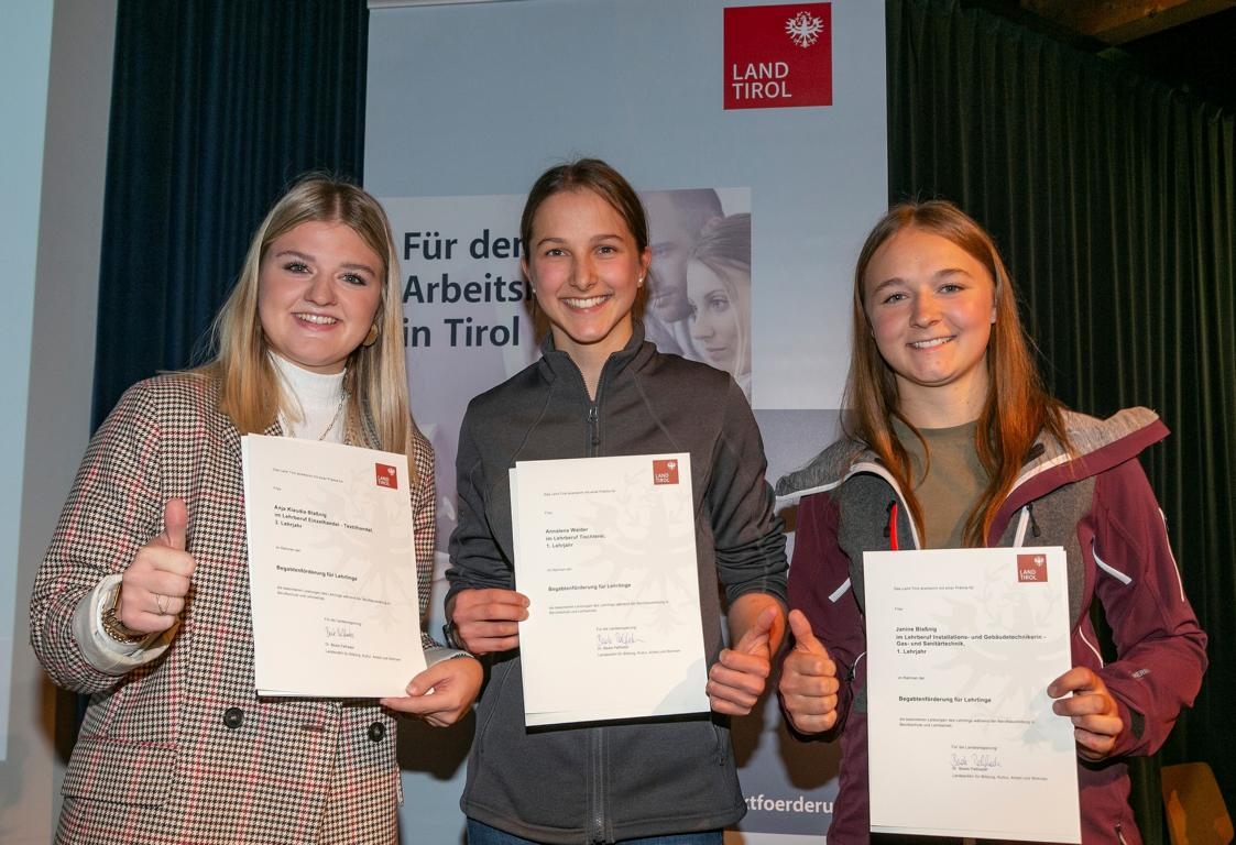 Auszeichnung f&uuml;r 35 Lehrlinge in Lienz