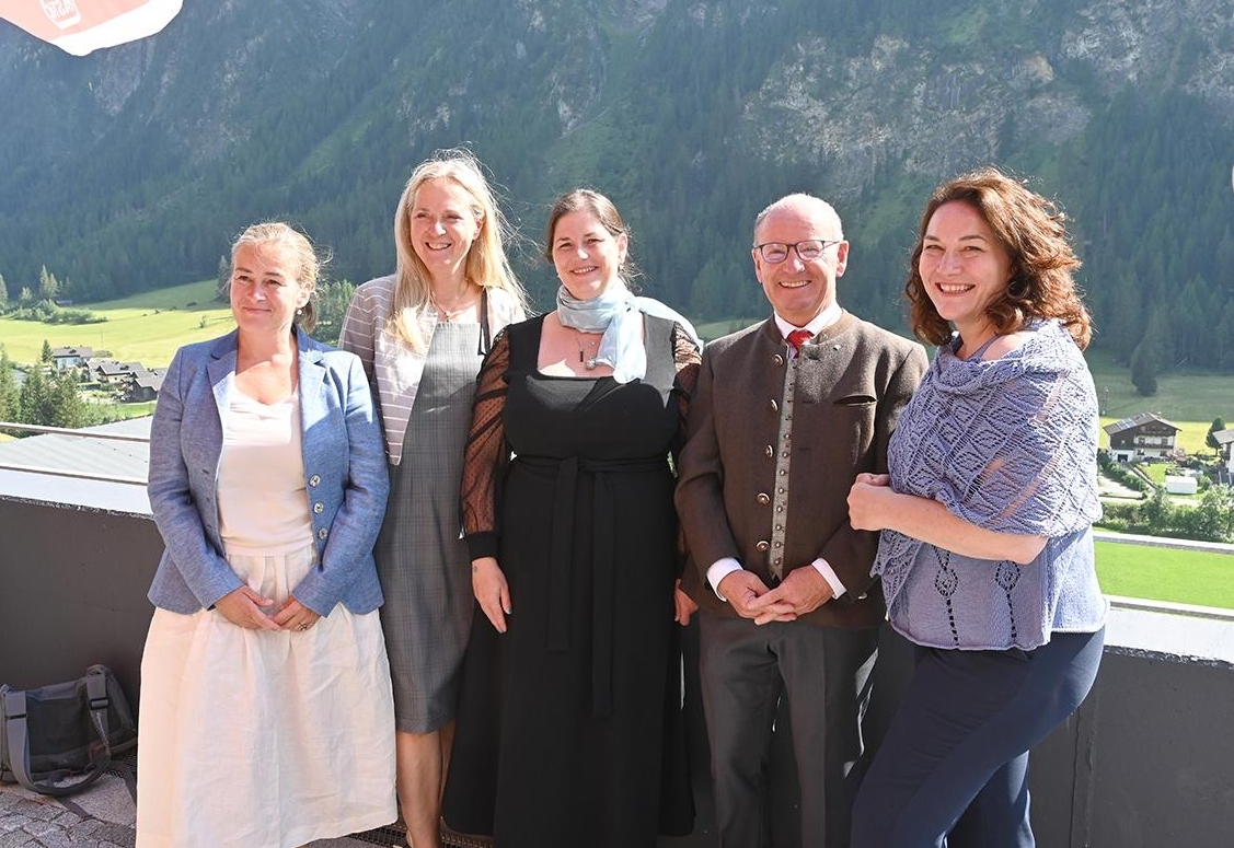 Gro&szlig;es Ehrenzeichen zum Abschied f&uuml;r NP-Direktor Rupitsch